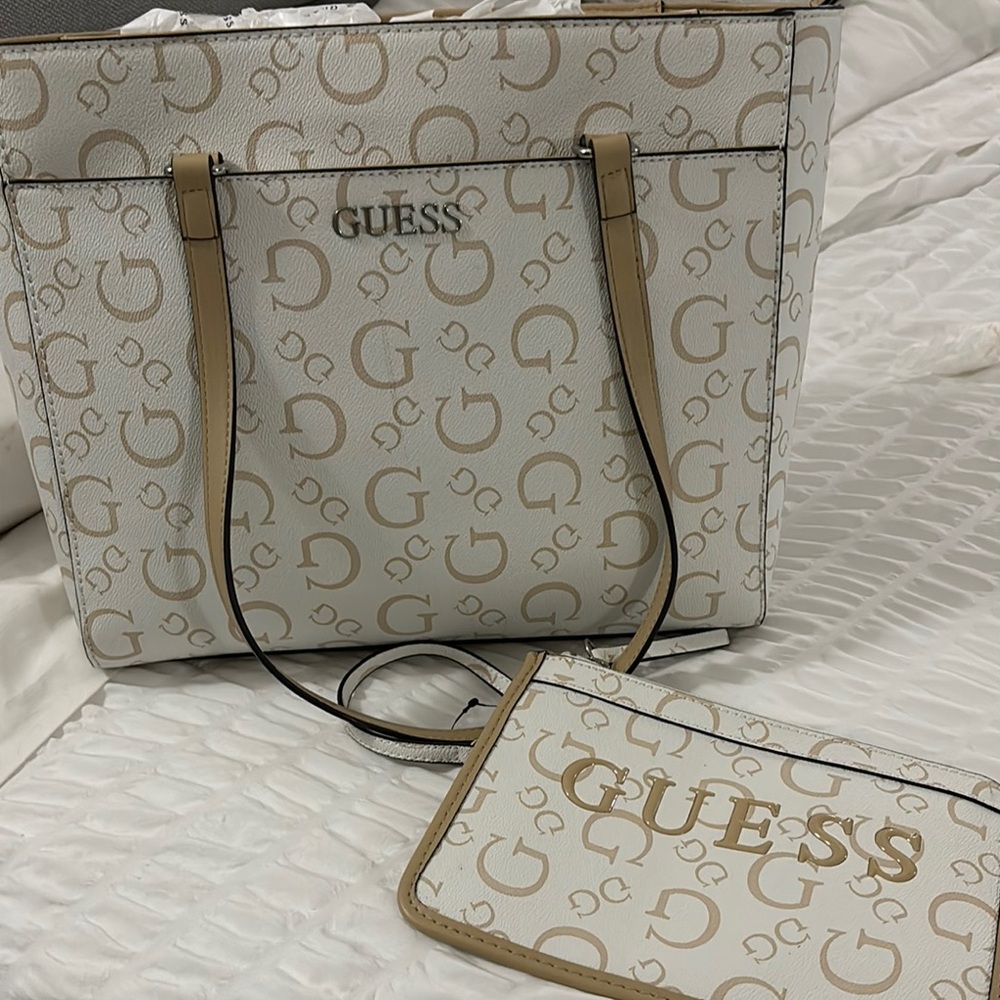 GUESS White and Tan Tote Bag Set